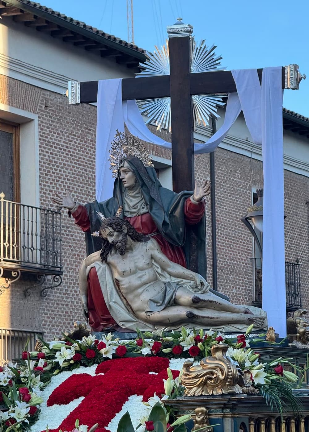 La Quinta Angustia de la Cofradía de la Piedad durante una procesión en Valladolid